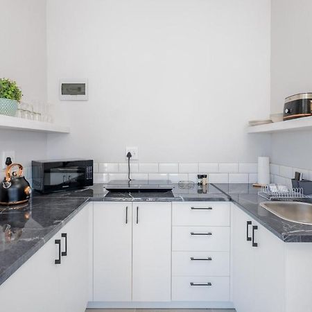 34.4 Degrees South Studio Apartment アグラス エクステリア 写真
