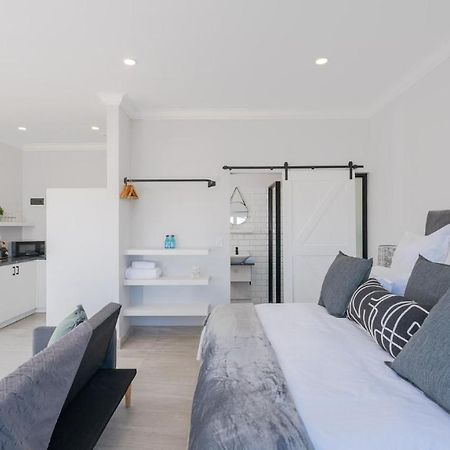 34.4 Degrees South Studio Apartment アグラス エクステリア 写真