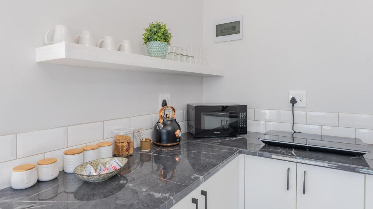 34.4 Degrees South Studio Apartment アグラス エクステリア 写真