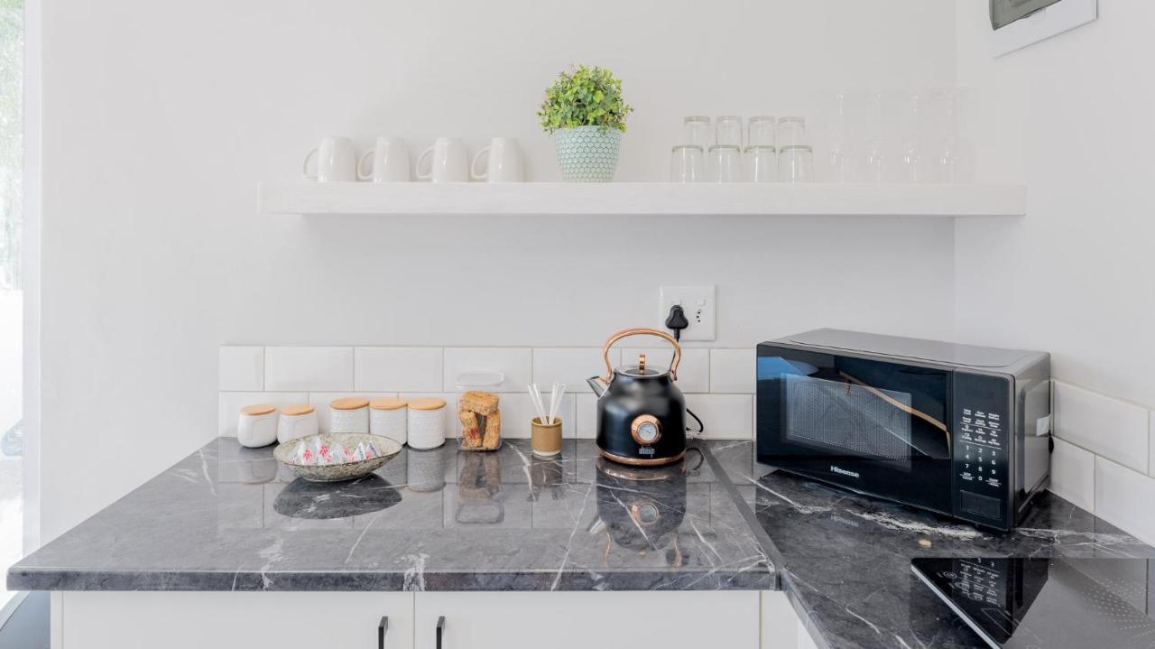 34.4 Degrees South Studio Apartment アグラス エクステリア 写真