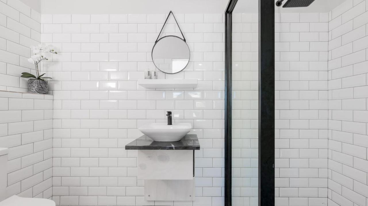 34.4 Degrees South Studio Apartment アグラス エクステリア 写真